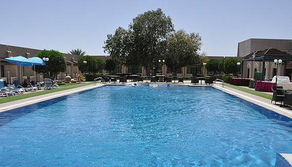 Golden Tulip Nizwa pool-garden02 normal