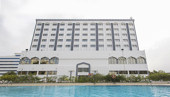 Muscat Holiday Inn Hotel Exterior02 Normal