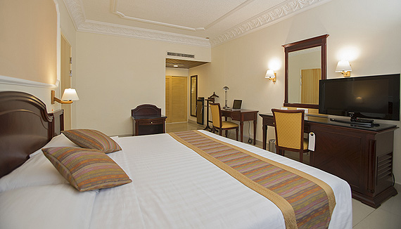 Muscat Holiday Inn Hotel StandardRoom02 Normal