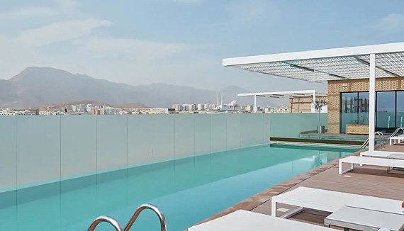 Hilton Garden Inn Muscat LadiesPool normal