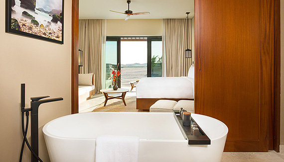 Alila-Hinu-Bay-Terrace-Room-Bathroom-view_02_normal