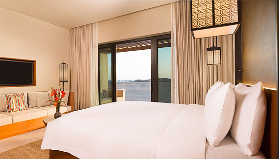 Alila-Hinu-Bay-Terrace-Room-Bed_01_normal
