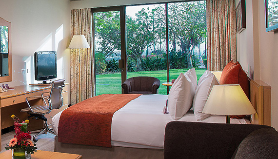 Crowne Plaza Muscat Room01 normal